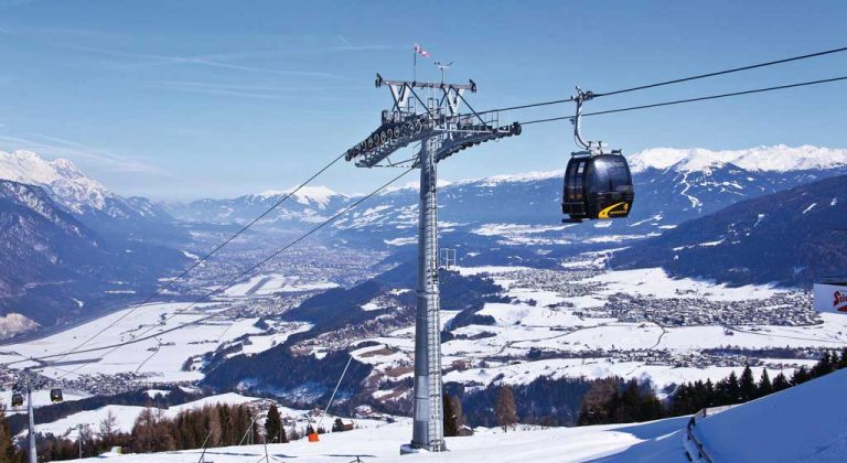 Gondelbahn Peter-Anich mit Blick auf Innsbruck