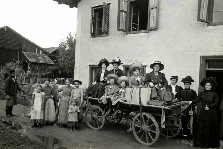 Abreise nach einem Urlaub in Oberperfuss ca. 1910